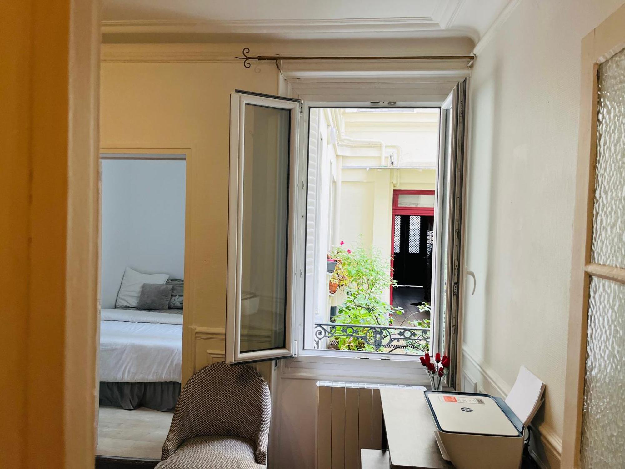 In Montmartre, Paris, Near Sacre-coeur Read Host Profile For *